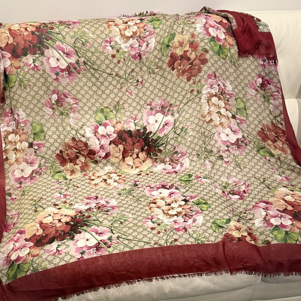 GUCCIGONEWILD! Dress up any outfit with this 54’ sq silkwool scarf!